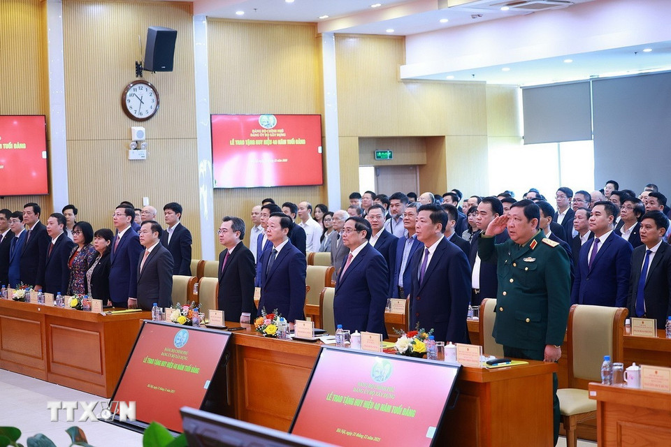 Thủ tướng Phạm Minh Chính dự Hội nghị Tổng kết công tác năm 2025 và triển khai nhiệm vụ năm 2026 của Bộ Xây dựng. (Ảnh: Dương Giang/TTXVN)