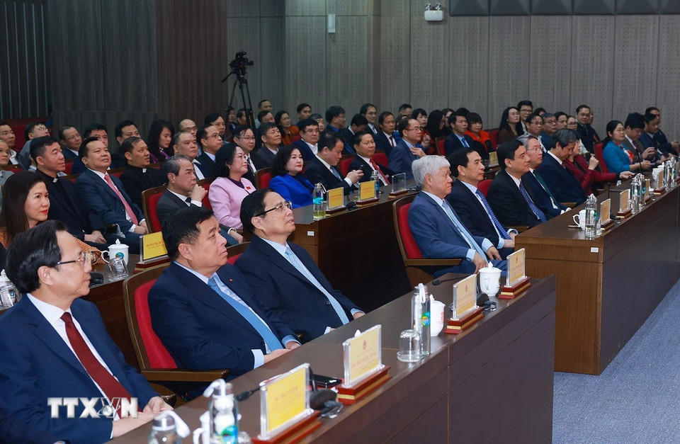 Thủ tướng Phạm Minh Chính dự Lễ công bố Nghị quyết của Quốc hội về thành lập Bộ Dân tộc và Tôn giáo. (Ảnh: Dương Giang/TTXVN)