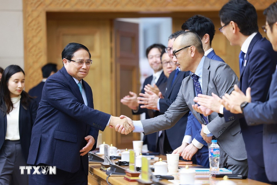 Thủ tướng Phạm Minh Chính với các doanh nghiệp Nhật Bản. (Ảnh: Dương Giang/TTXVN)