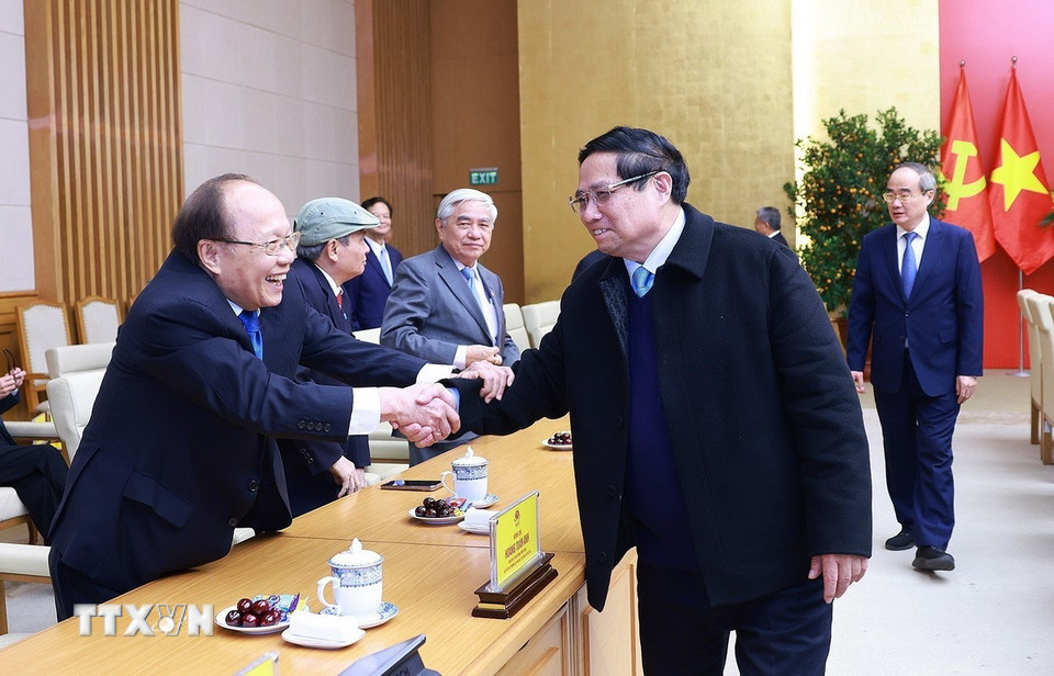 Thủ tướng Phạm Minh Chính với các lãnh đạo, nguyên lãnh đạo Đảng, Nhà nước. (Ảnh: Dương Giang/TTXVN)