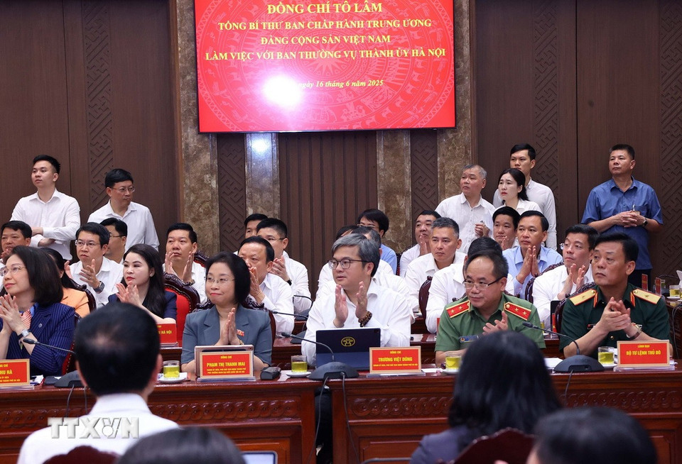 Các đại biểu dự buổi làm việc của Tổng Bí thư Tô Lâm với Ban Thường vụ Thành ủy Hà Nội. (Ảnh: Văn Điệp/TTXVN)