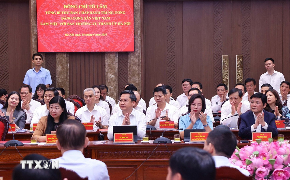 Các đại biểu dự buổi làm việc của Tổng Bí thư Tô Lâm với Ban Thường vụ Thành ủy Hà Nội. (Ảnh: Văn Điệp/TTXVN)