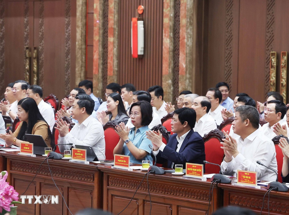 Các đại biểu dự buổi làm việc. (Ảnh: TTXVN)