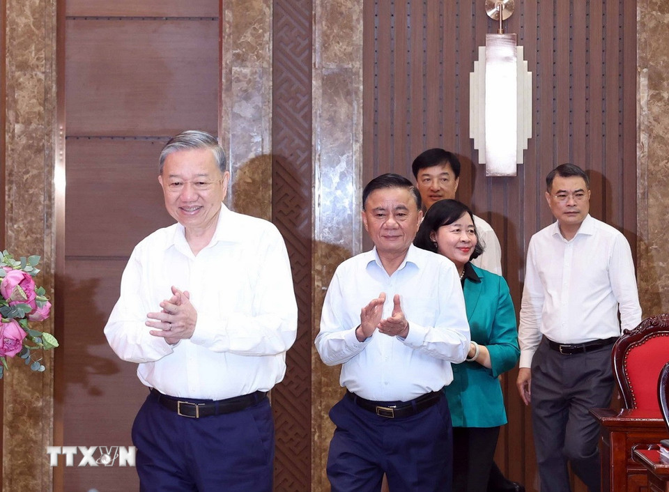 Tổng Bí thư Tô Lâm dự và chủ trì buổi làm việc với Ban Thường vụ Thành ủy Hà Nội. (Ảnh: Văn Điệp/TTXVN)
