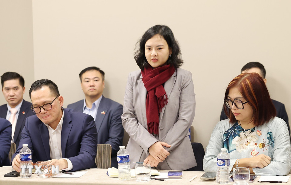 Đại diện Mạng lưới Đổi mới sáng tạo Việt Nam tại Pháp phát biểu. (Ảnh: Dương Giang/TTXVN)