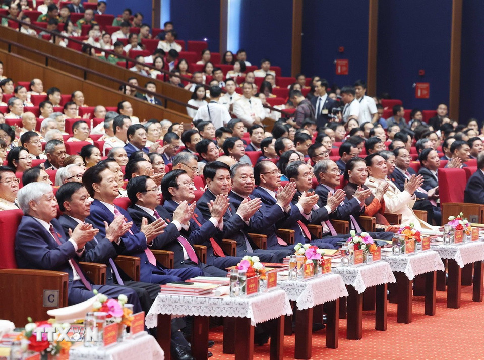 Các lãnh đạo, nguyên lãnh đạo Đảng, Nhà nước cùng đại biểu dự Lễ kỷ niệm. (Ảnh: Thống Nhất/TTXVN)
