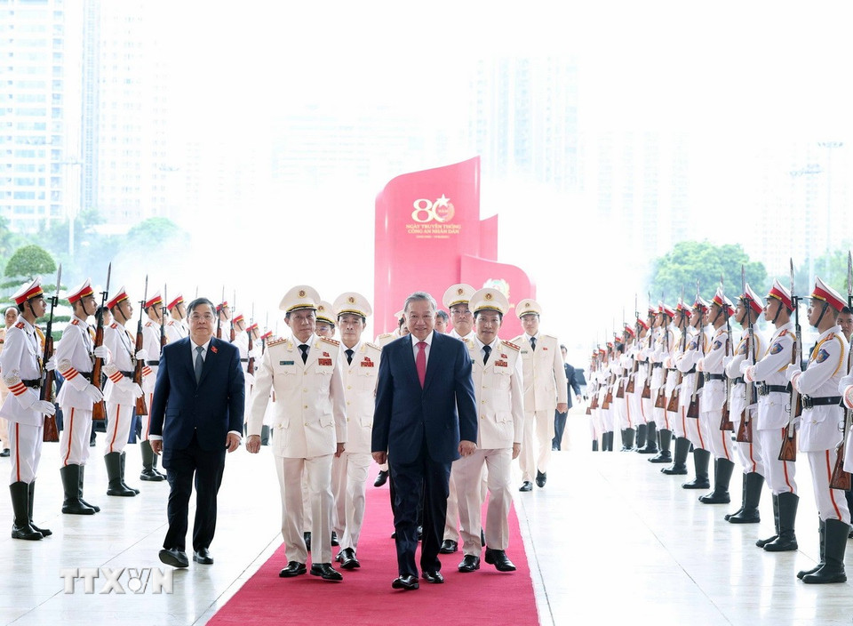 Tổng Bí thư Tô Lâm dự Lễ kỷ niệm 80 năm Ngày truyền thống Công an Nhân dân (19/8/1945- 19/8/2025), 20 năm Ngày hội toàn dân bảo vệ an ninh Tổ quốc (19/8/2005 -19/8/2025) và đón nhận Huân chương Sao vàng lần thứ 5. (Ảnh: Thống Nhất/TTXVN)