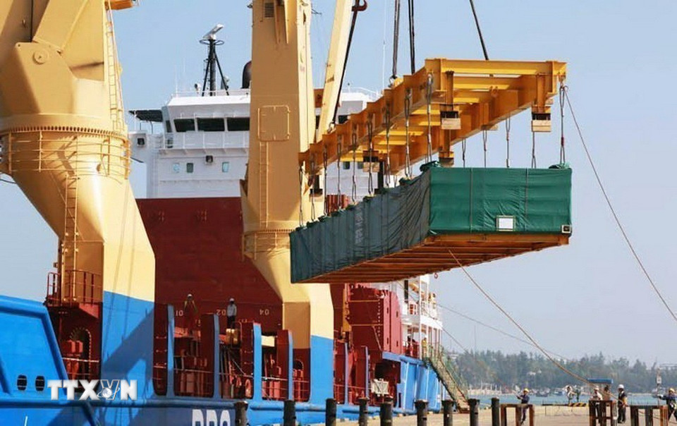 Nhà máy HRSG thuộc Công ty Công nghiệp nặng Doosan Vina tại Khu kinh tế Dung Quất (Quảng Ngãi) xuất khẩu 1.418 tấn linh kiện lò hơi thu hồi nhiệt đến Nhà máy nhiệt điện Intergent ở bang San Luis Potosi của Mexico trong những ngày đầu năm 2014. (Ảnh: Thanh Long/TTXVN)