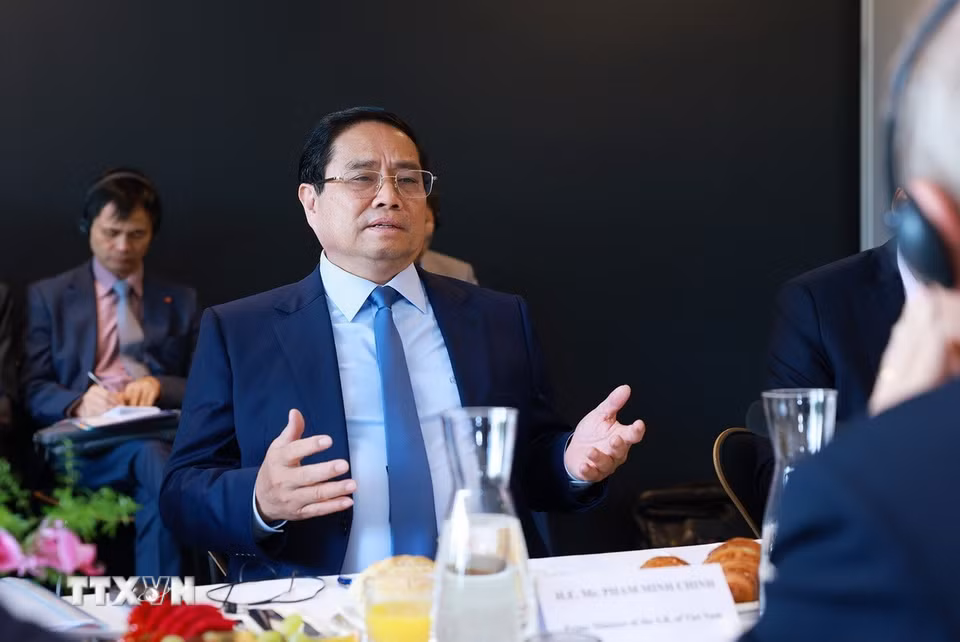 Thủ tướng Phạm Minh Chính phát biểu tại buổi làm việc với một số lãnh đạo tập đoàn hàng đầu của Thụy Điển. (Ảnh: Dương Giang/TTXVN)