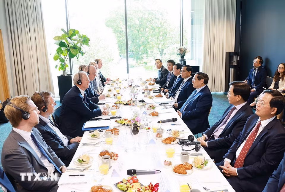 Thủ tướng Phạm Minh Chính làm việc với một số tập đoàn hàng đầu của Thụy Điển. (Ảnh: Dương Giang/TTXVN)