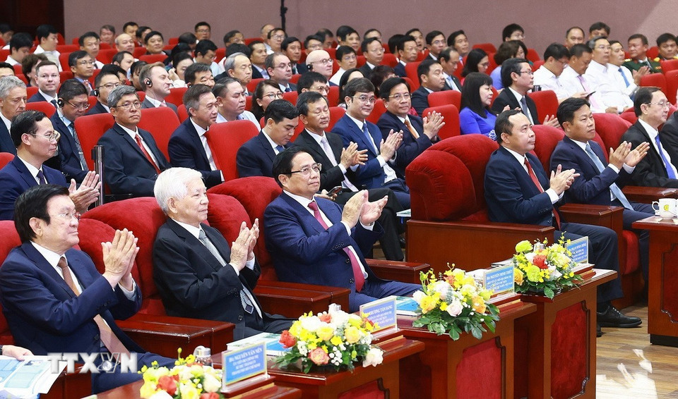 Thủ tướng Phạm Minh Chính và các đại biểu dự Lễ kỷ niệm 30 năm thành lập Đại học Quốc gia Thành phố Hồ Chí Minh. (Ảnh: Dương Giang/TTXVN)