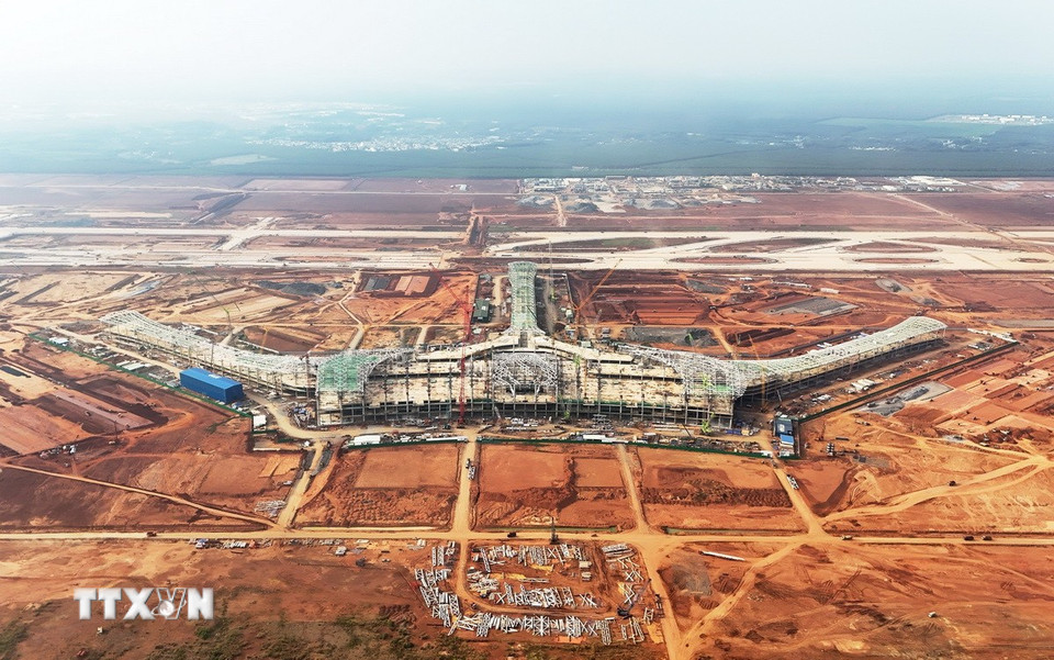 Các đơn vị duy trì ít nhất 70% lực lượng nhân công, xe máy để thi công xuyên Tết. (Ảnh: Hồng Đạt/TTXVN)