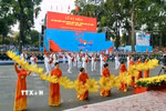 Chương trình biểu diễn nghệ thuật của lực lượng văn nghệ sỹ Thành phố Hồ Chí Minh tham gia Tổng duyệt lễ diễu binh, diễu hành kỷ niệm 50 năm Ngày Giải phóng miền Nam thống nhất đất nước. (Ảnh: Thanh Vũ/TTXVN)