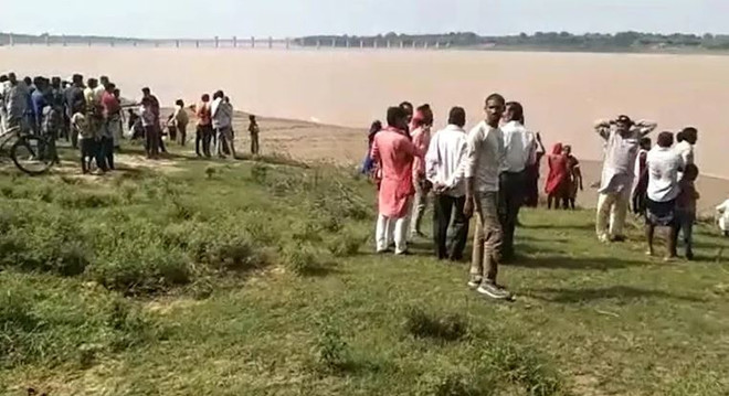 Lật thuyền trên sông tại Ấn Độ khiến ít nhất 20 người thiệt mạng ảnh 1