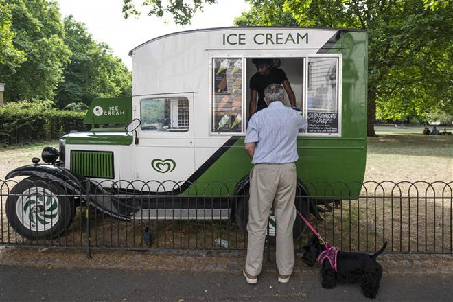 Anh bước vào đợt nắng nóng cực đoan mới, nhiệt độ lên tới 35 độ C ảnh 1