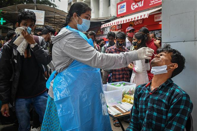 Thủ đô của Ấn Độ tái áp đặt quy định đeo khẩu trang phòng COVID-19 ảnh 1