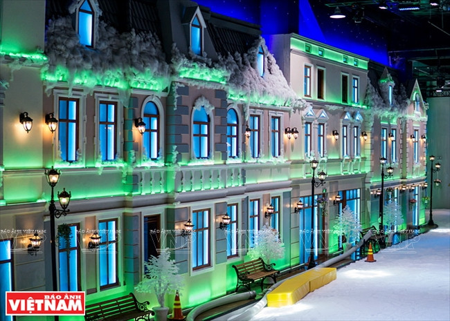 Nhiều hoạt động vui chơi mới lạ ở thị trấn tuyết trong lòng Sài Gòn ảnh 5