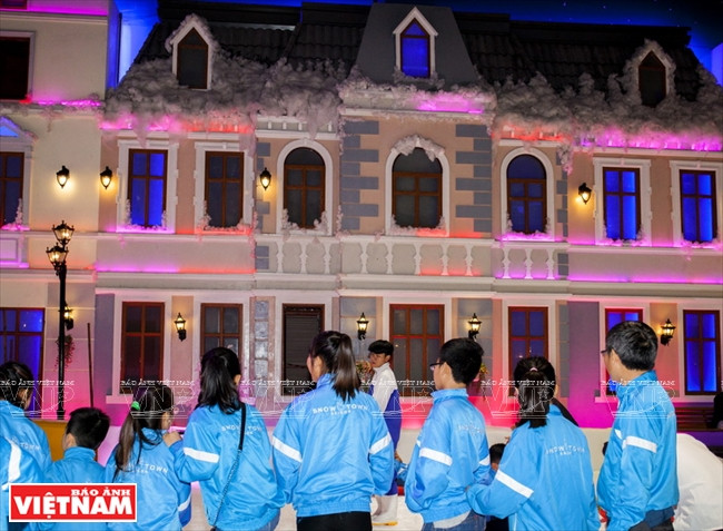 Nhiều hoạt động vui chơi mới lạ ở thị trấn tuyết trong lòng Sài Gòn ảnh 6