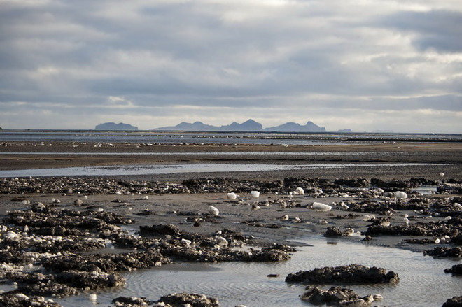 Nước lụt do tan băng trên sông Markarflj, phía tây Eyjafjallajokull, Iceland. (Nguồn: AFP/TTXVN) 2020 là hạn chót các nước thực hiện mục tiêu kìm chế mức nhiệt tăng ảnh 1
