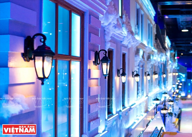 Nhiều hoạt động vui chơi mới lạ ở thị trấn tuyết trong lòng Sài Gòn ảnh 4