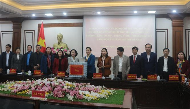 Ủy viên Bộ Chính trị Trương Thị Mai thăm, chúc Tết tại tỉnh Hà Nam ảnh 2