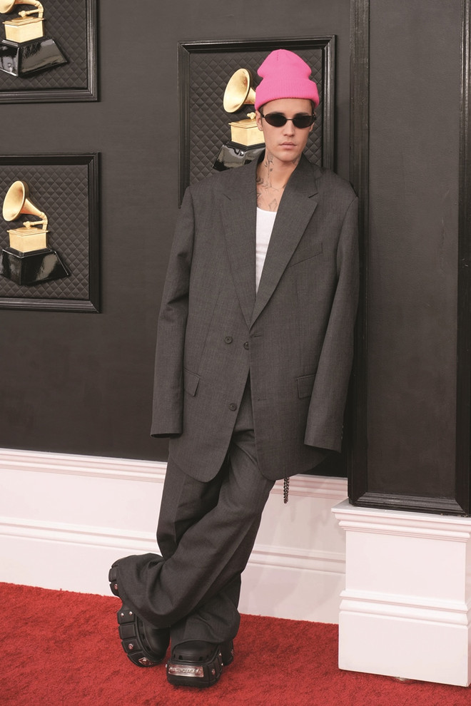 Justin Bieber trong bộ suit của Balenciaga. Suit có còn giữ vị trí độc tôn khi neo-tailoring thống lĩnh làng mốt? ảnh 2