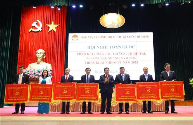 Tiếp tục đổi mới đồng bộ, toàn diện công tác trường chính trị ảnh 1