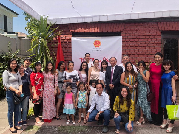 (Ảnh: Hoài Nam/Vietnam+) Đượm tình hữu nghị Tết cộng đồng đón Xuân Kỷ Hợi 2019 tại Chile ảnh 1