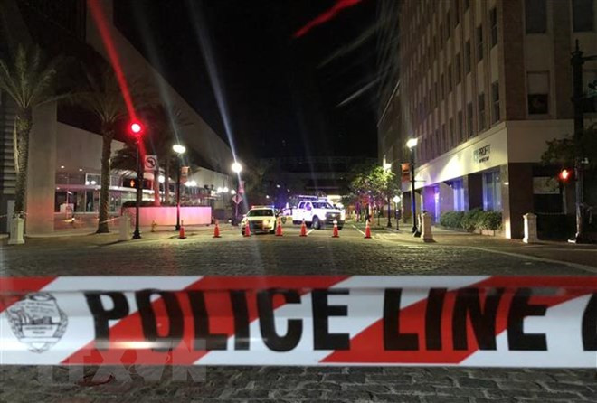 Mỹ: Nổ súng khiến ít nhất 5 người tử vong, hung thủ đang lẫn trốn ảnh 1