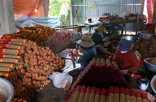 Làng nghề làm hương xứ Quảng tất bật sản xuất kịp hàng vụ Tết ảnh 2