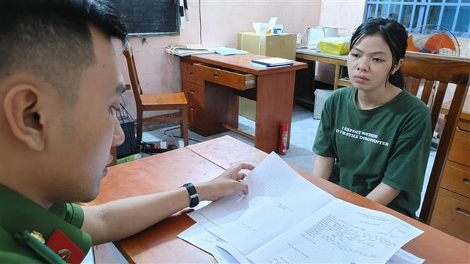 Bắt giữ cặp vợ chồng dùng bình xịt hơi cay cướp tiệm vàng tại An Giang ảnh 2