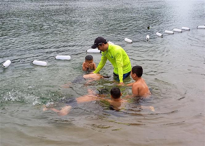 Bộ GD&ĐT phát động phong trào học bơi an toàn, phòng, chống đuối nước ảnh 1