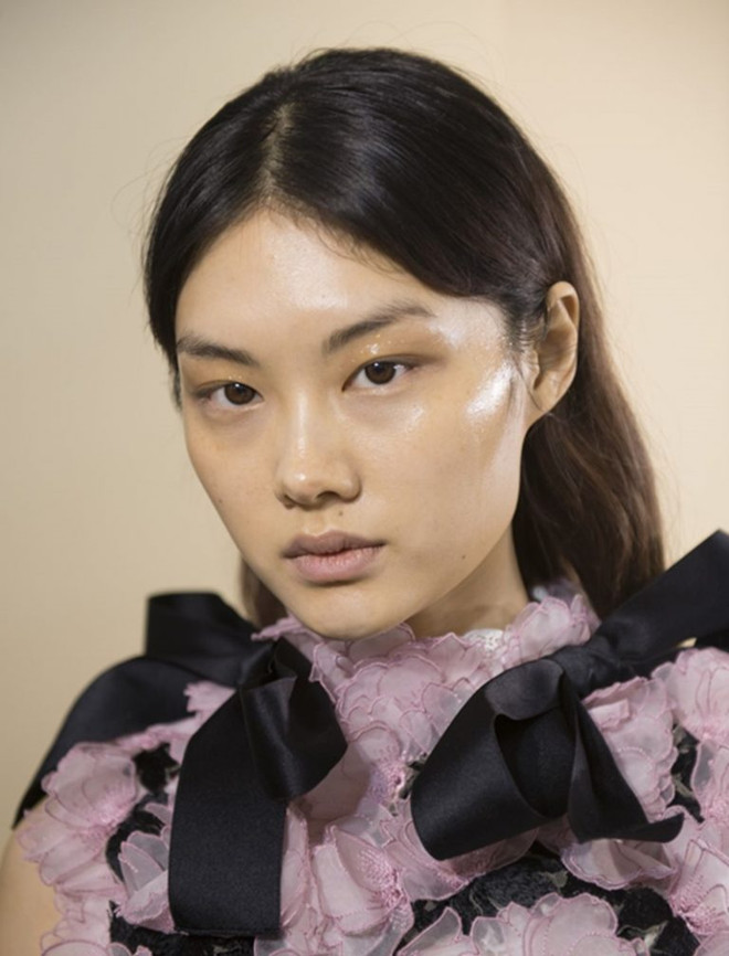 Xu hướng làm đẹp đầy tính ứng dụng từ tuần lễ thời trang Paris 2018 ảnh 1