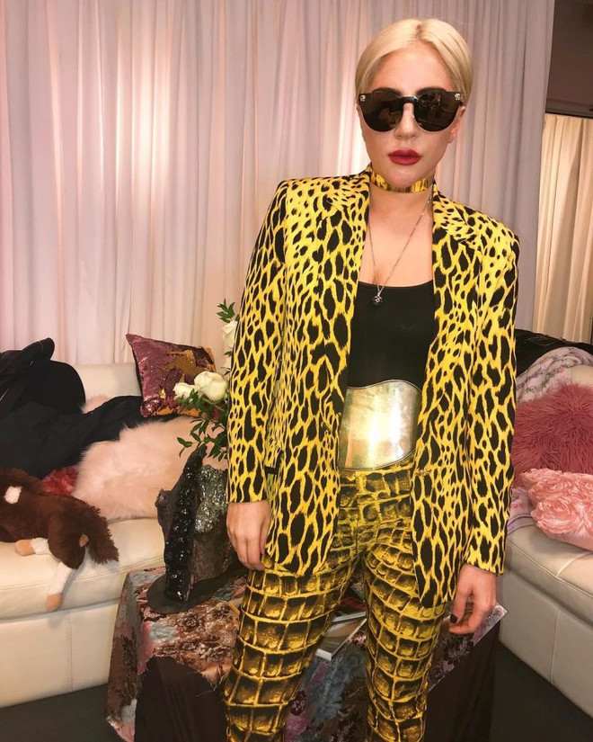 Versace không giấu giếm mưu đồ “lũng đoạn” giới thời trang trong 2018 ảnh 13