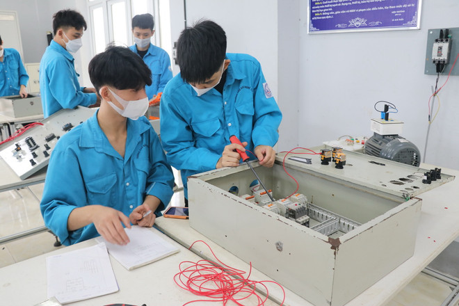 ttxvn-cong nhan3.jpg