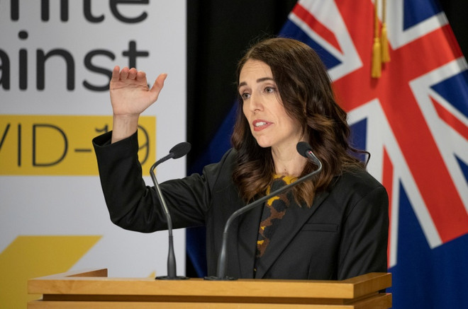 Thủ tướng Jacinda Ardern trong buổi thông cáo báo chí thường kỳ nhằm cập nhật thông tin về dịch bệnh. Các lãnh đạo nữ được ca ngợi xử lý khủng hoảng dịch COVID-19 tài tình ảnh 2