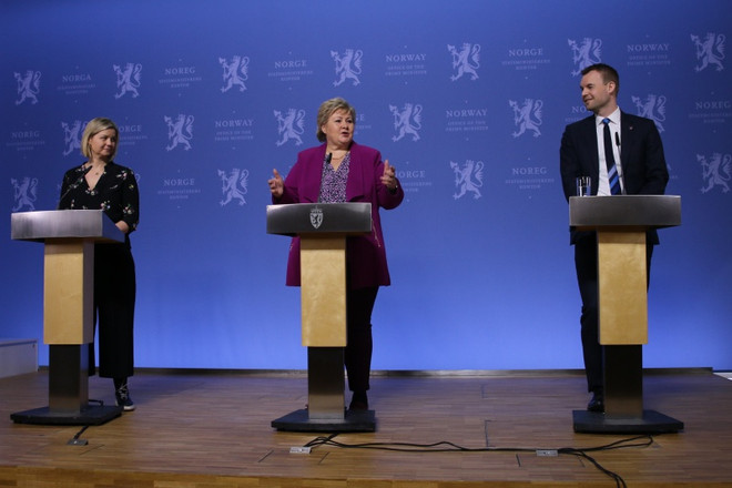 Thủ tướng Erna Solberg đã nhắc chúng ta nhớ rằng, hơn ai hết trẻ em mới chính là những người cần được quan tâm và giải đáp mọi băn khoăn nhiều nhất về tình hình dịch bệnh. Các em chỉ có thể tự bảo vệ mình khi hiểu rõ xung quanh mình đang diễn ra những gì. Các lãnh đạo nữ được ca ngợi xử lý khủng hoảng dịch COVID-19 tài tình ảnh 7