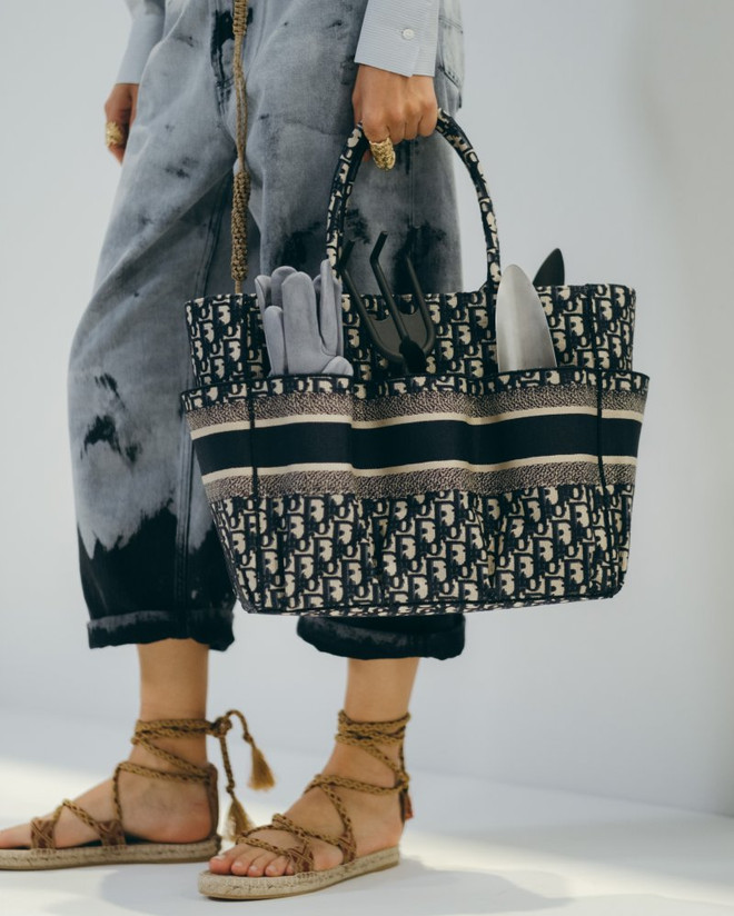 Mê mẩn những chiếc túi xách cực phẩm cho mùa Xuân Hè 2020 ảnh 6