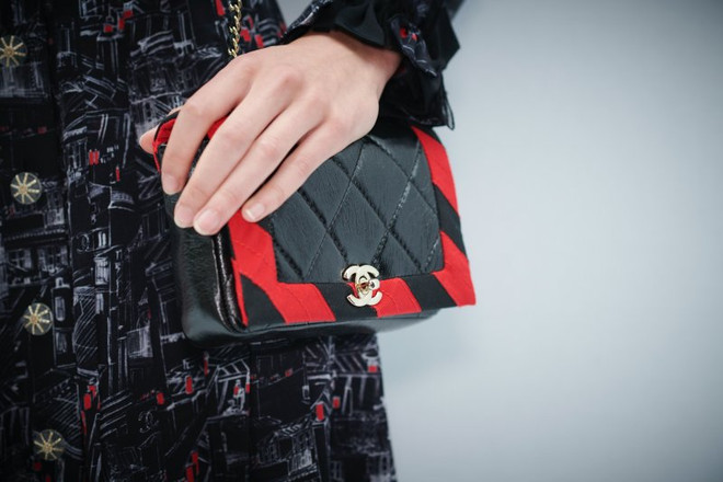 Mê mẩn những chiếc túi xách cực phẩm cho mùa Xuân Hè 2020 ảnh 1