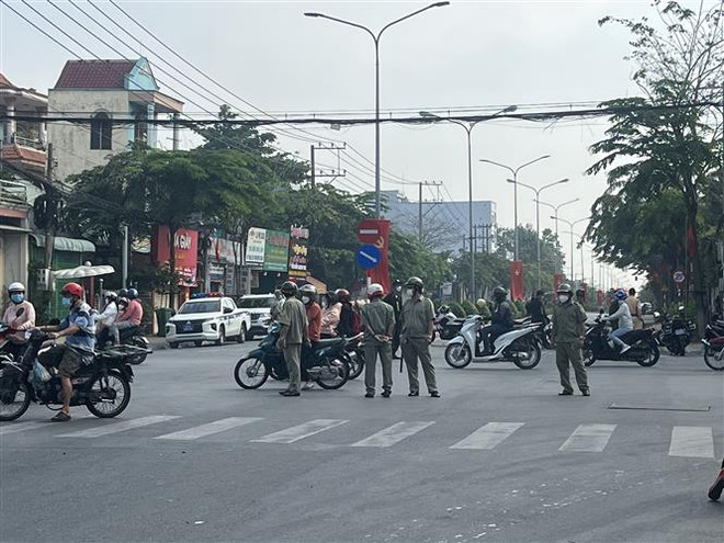 Bình Dương: Rò rỉ amoniac ở nơi sản xuất đá, nhiều người phải sơ tán ảnh 1