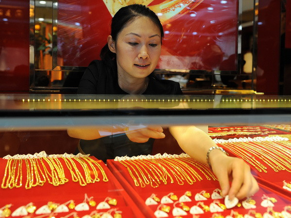 Doanh số bán lẻ của Mỹ yếu, thị trường vàng hưởng lợi ảnh 1