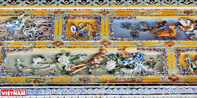 Lăng Khải Định - Kiệt tác nghệ thuật khảm sành của xứ Huế ảnh 5