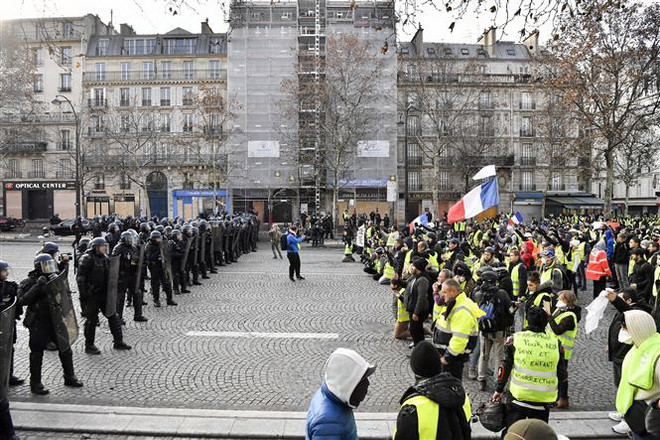 Pháp bắt giữ hơn 1.700 đối tượng trong đợt biểu tình thứ tư ảnh 1