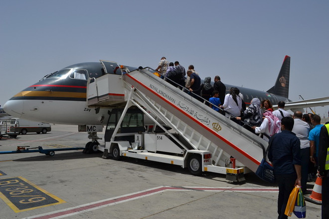 Mỹ có thể cấm mang thiết bị điện tử lên các chuyến bay từ Trung Đông ảnh 1