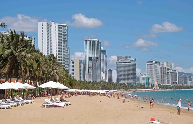 Bãi biển dọc đường Trần Phú (thành phố Nha Trang). (Ảnh: Nguyễn Dũng/TTXVN) Nhiều hoạt động đặc sắc tại Festival biển Nha Trang-Khánh Hòa ảnh 1