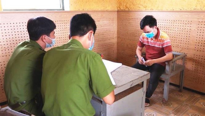 Giả danh cán bộ nhà nước, làm giả giấy tờ nhà đất để lừa đảo 4 tỷ đồng ảnh 1