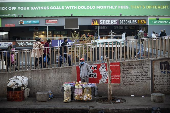 Giới chuyên gia: Cứ 50 người có một người nhiễm COVID-19 tại Mỹ ảnh 1