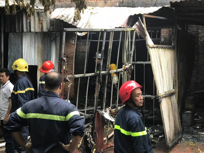 Hà Nội: Cháy lớn tại xưởng ghế sofa, nghi có người mắc kẹt tử vong ảnh 2
