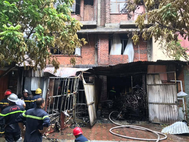 Hà Nội: Cháy lớn tại xưởng ghế sofa, nghi có người mắc kẹt tử vong ảnh 1