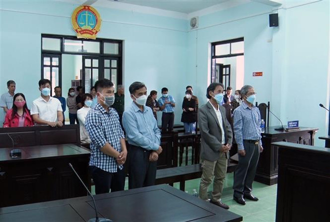 Kon Tum xử phạt 2 cựu lãnh đạo UBND huyện vi phạm quản lý đất đai ảnh 1